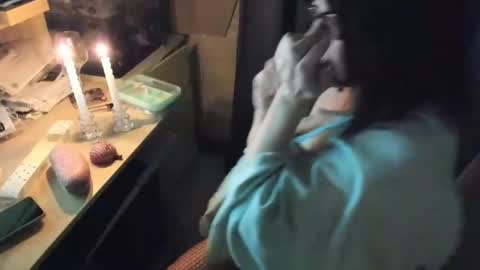 mom online show from 01-08-25, 01:32