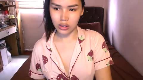 Mia online show from 09-11-25, 04:56