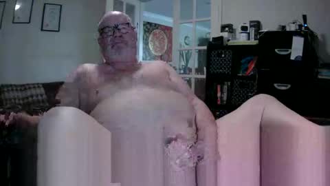 Bigaussie online show from 11-18-25, 03:12