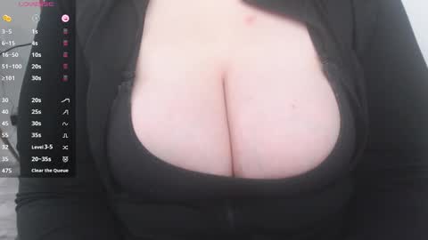 Snapshot of bigbittiesandfun chatting on 01-02-25, 11:09 bigbittiesandfun online show from 01-02-25, 11:09