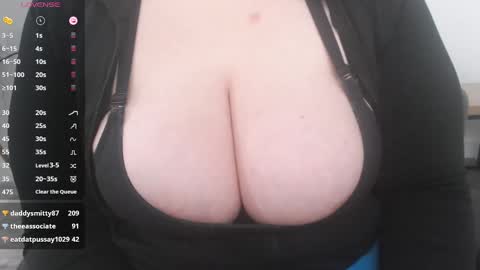 Snapshot of bigbittiesandfun chatting on 01-02-25, 02:13 bigbittiesandfun online show from 01-02-25, 02:13