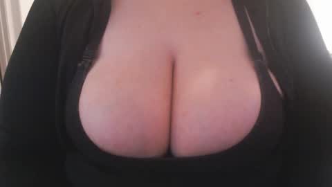 Snapshot of bigbittiesandfun chatting on 01-20-25, 08:09 bigbittiesandfun online show from 01-20-25, 08:09