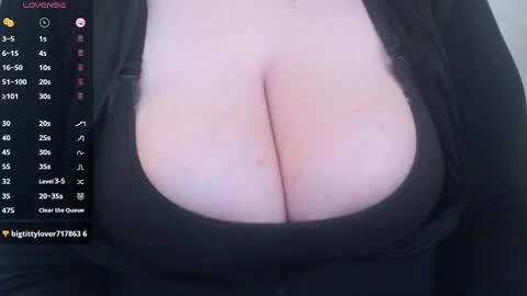 Snapshot of bigbittiesandfun chatting on 02-04-25, 06:06 bigbittiesandfun online show from 02-04-25, 06:06