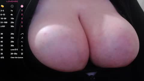 Snapshot of bigbittiesandfun chatting on 10-04-25, 05:16 bigbittiesandfun online show from 10-04-25, 05:16