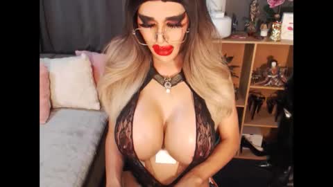 Snapshot of bigbomblhoraine chatting on 09-16-25, 05:47 Loraine Cruz online show from 09-16-25, 05:47