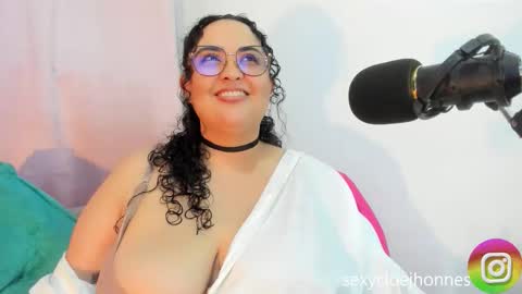 Snapshot of bigcloe chatting on 09-12-25, 06:02 Cloe   online show from 09-12-25, 06:02