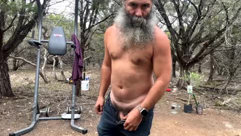 Snapshot of bigdickedbi chatting on 12-25-24, 07:56 Bearded Dad online show from 12-25-24, 07:56