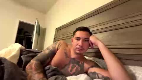 Snapshot of bigjraw2487 chatting on 11-23-25, 05:40 bigjraw2487 online show from 11-23-25, 05:40