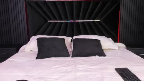 Zayra online show from 10-21-25, 07:20