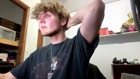 Snapshot of bigskinnyboyshh chatting on 10-28-25, 10:34 bigskinnyboyshh online show from 10-28-25, 10:34