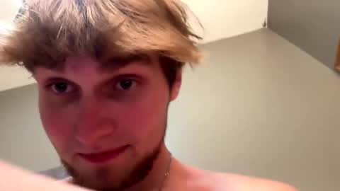 Snapshot of bigskinnyboyshh chatting on 11-12-25, 04:13 bigskinnyboyshh online show from 11-12-25, 04:13