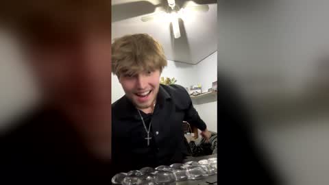 Snapshot of bigskinnyboyshh chatting on 12-13-25, 09:42 bigskinnyboyshh online show from 12-13-25, 09:42