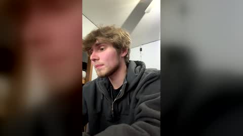 Snapshot of bigskinnyboyshh chatting on 12-18-25, 11:44 bigskinnyboyshh online show from 12-18-25, 11:44