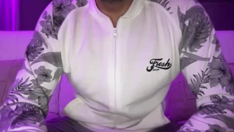 Snapshot of bigsong78 chatting on 11-25-25, 06:46 BigHardCock horny Balearic Islands online show from 11-25-25, 06:46