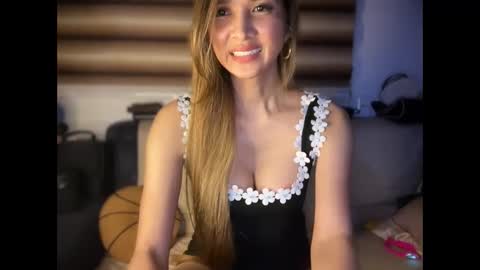 Snapshot of bigsurprise4u chatting on 02-11-26, 03:39 Yna online show from 02-11-26, 03:39