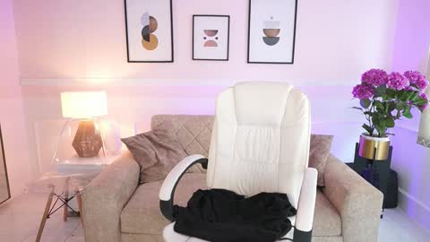 billiebrownn online show from 10-17-25, 07:16