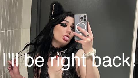 Snapshot of bimbokitten666 chatting on 03-10-25, 05:54 Danny online show from 03-10-25, 05:54