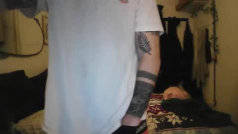 Snapshot of bird_0f_hermes chatting on 01-15-26, 04:11 bird_0f_hermes online show from 01-15-26, 04:11