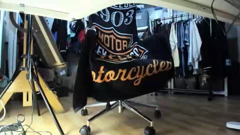 Snapshot of bisexualjay chatting on 11-29-25, 02:53 bisexualjay online show from 11-29-25, 02:53