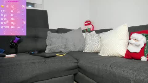 Snapshot of bizarrelovetriangle chatting on 12-22-25, 11:35 Jenn online show from 12-22-25, 11:35