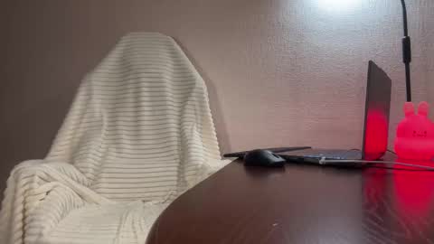 Alexandra online show from 10-19-25, 04:40