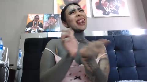 karenth soto online show from 12-21-24, 01:32