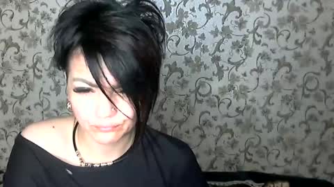 black_hot_01 online show from 10-21-25, 10:10