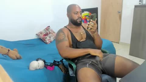 Snapshot of black_man_sexy chatting on 10-15-25, 03:06 BIGCOCK online show from 10-15-25, 03:06