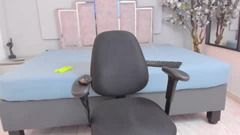 Snapshot of blackbiecock chatting on 03-08-25, 06:43 blackbiecock online show from 03-08-25, 06:43