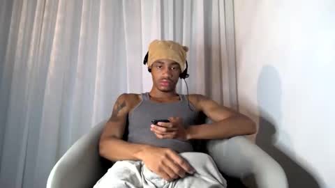 Snapshot of blackbulltitus chatting on 10-28-25, 01:20 BlackBullTitus online show from 10-28-25, 01:20