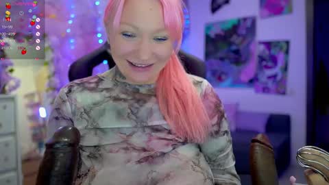 Snapshot of blackedbarbie chatting on 02-13-25, 10:33 Alice online show from 02-13-25, 10:33