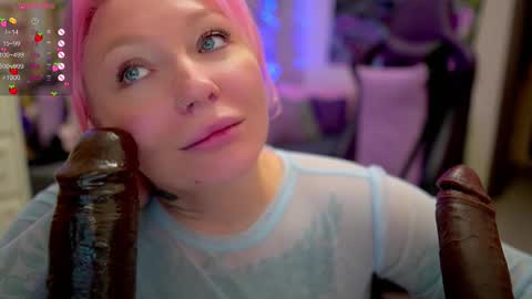 Snapshot of blackedbarbie chatting on 03-06-25, 10:04 Alice online show from 03-06-25, 10:04