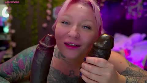 Snapshot of blackedbarbie chatting on 09-16-25, 09:05 Alice online show from 09-16-25, 09:05