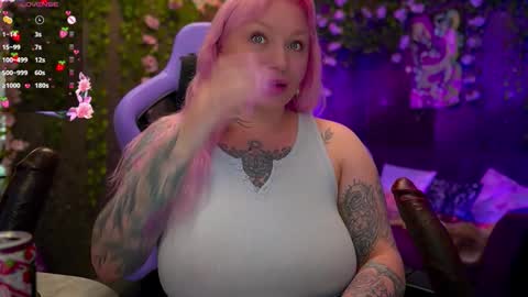 Snapshot of blackedbarbie chatting on 10-18-25, 07:36 Alice online show from 10-18-25, 07:36