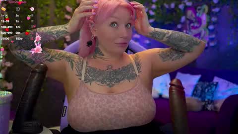 Snapshot of blackedbarbie chatting on 10-19-25, 01:56 Alice online show from 10-19-25, 01:56