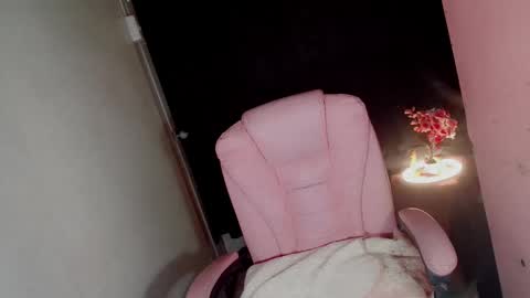 Snapshot of blacklady_fucker69 chatting on 12-13-25, 08:14 JUST CALL ME KEYLAH 3 online show from 12-13-25, 08:14