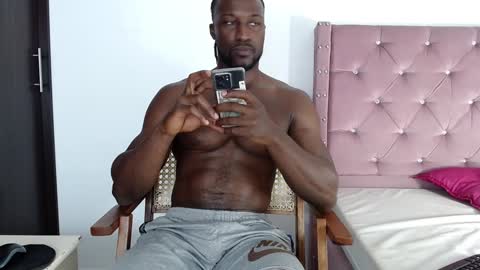 Twtter 1MikeBeckford            Onlyfns beckfordmike online show from 01-11-25, 09:57