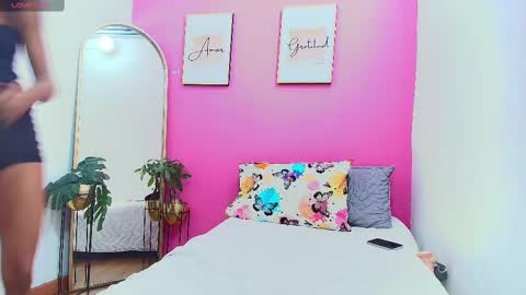 Tifffany bllom online show from 03-04-25, 07:43