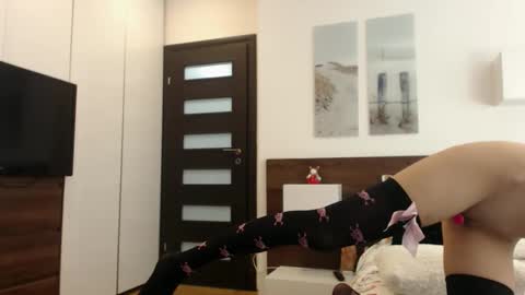 Snapshot of blacktwinkle chatting on 03-12-25, 06:22 Adry online show from 03-12-25, 06:22