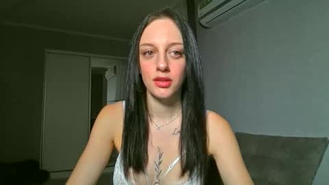 Ivy online show from 10-22-25, 03:51