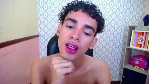 Snapshot of blakelovee chatting on 11-19-25, 07:03 blakelovee online show from 11-19-25, 07:03