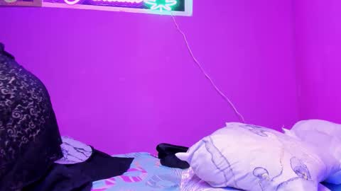 Pau online show from 11-18-25, 04:28