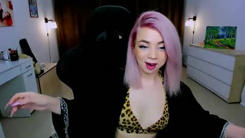 Nicole online show from 12-18-24, 04:42