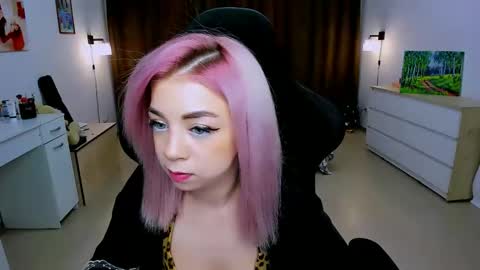 Nicole online show from 12-18-24, 07:47