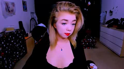 Nicole online show from 11-08-25, 05:12