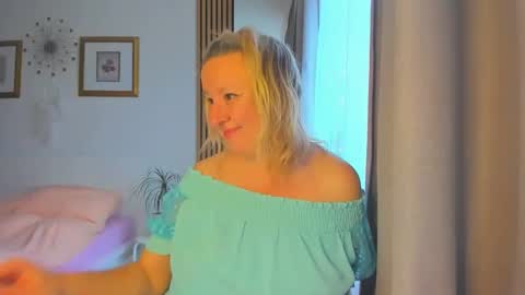 Nicole online show from 12-28-24, 08:37