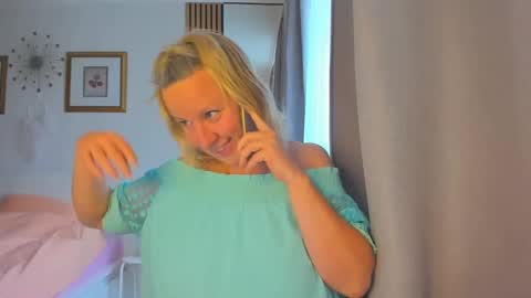 Nicole online show from 12-29-24, 09:28