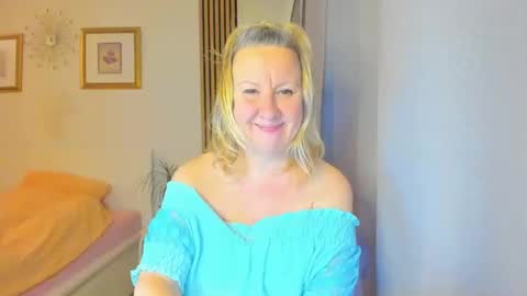 Nicole online show from 12-29-24, 07:22