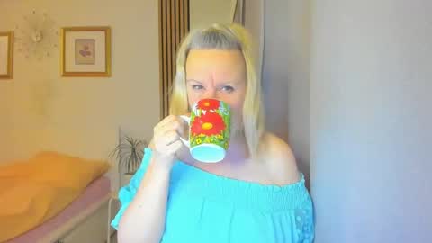 Nicole online show from 12-30-24, 02:51