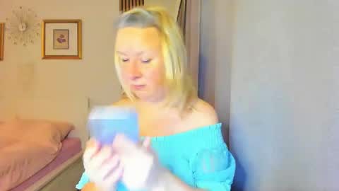 Nicole online show from 01-01-25, 04:18